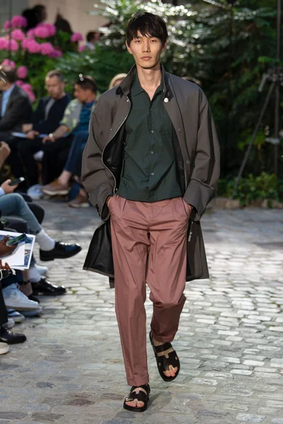 Look 32